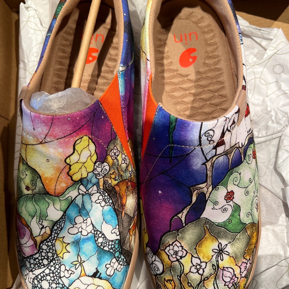 UIN PAINTED CANVAS SLIP ON PRINCESS GARDENN OF COLORS